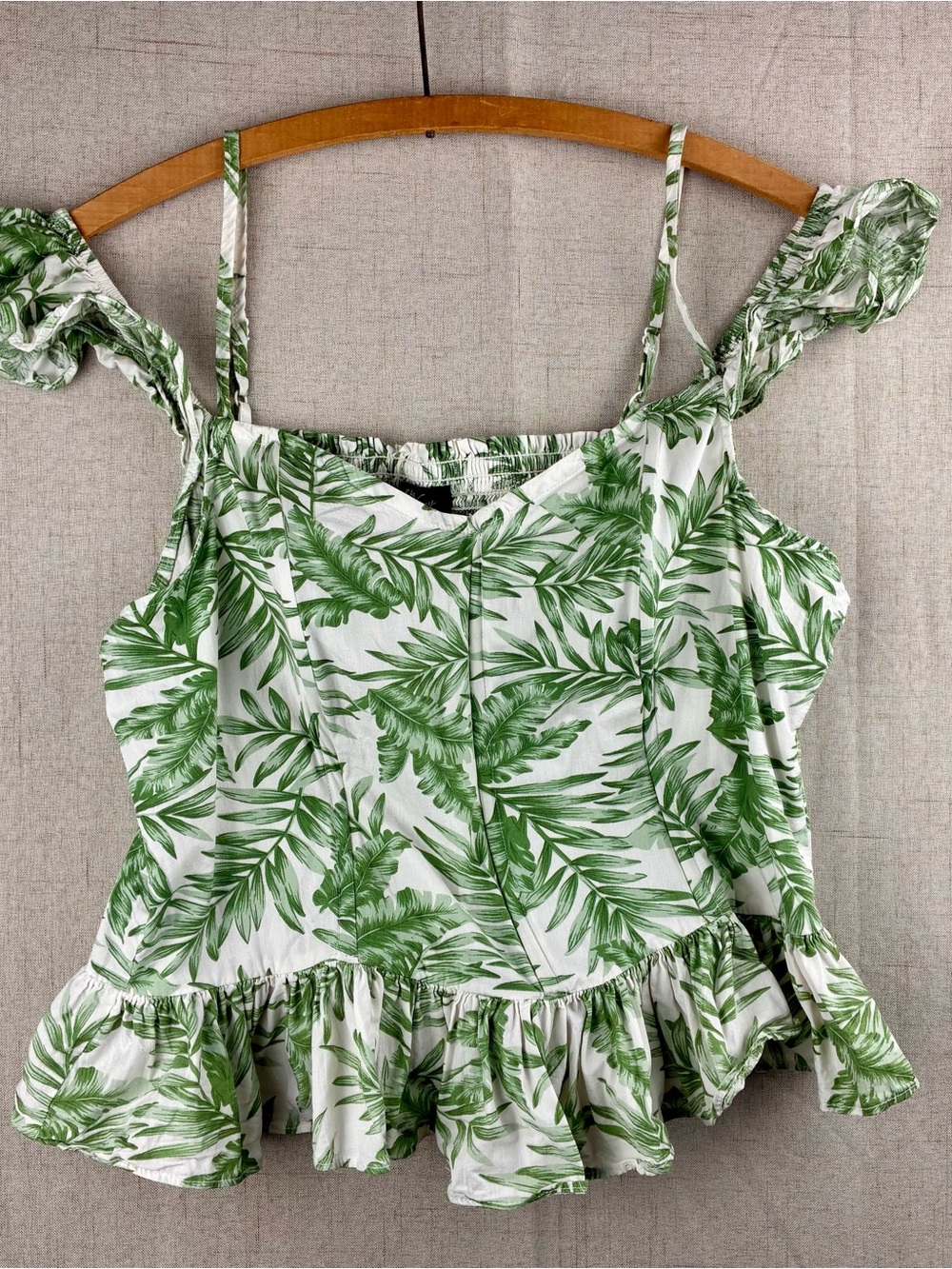 Milk & Honey Bare Shoulder Milkmaid L/XL Structured Dainty Femme Ruffles Smocked